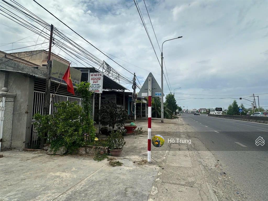Bán nhà đẹp đường ql1a. gần sát ngã ba trong ninh hoà. dt 130m2 giá mềm chỉ 2.3 tỷ