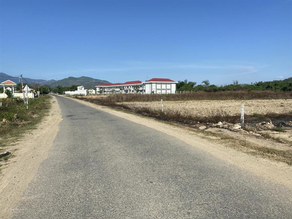 Bán đất chính chủ, mặt tiền thôn 2 (diên đồng cũ) ngay ubnd xã, 635m2