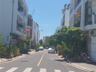 Nhà mới 3 tầng, dt 102.5 m2 có thang máy, full nội thất tại khu đô thị nam vĩnh hải, bắc nha trang