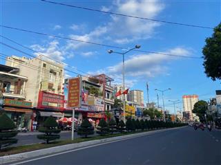 Nhà 3 tầng, góc 2 mặt tiền đường 2 tháng 4, vĩnh hải, nha trang. dt 105.4 m2 đang cho thuê 33 tr/th