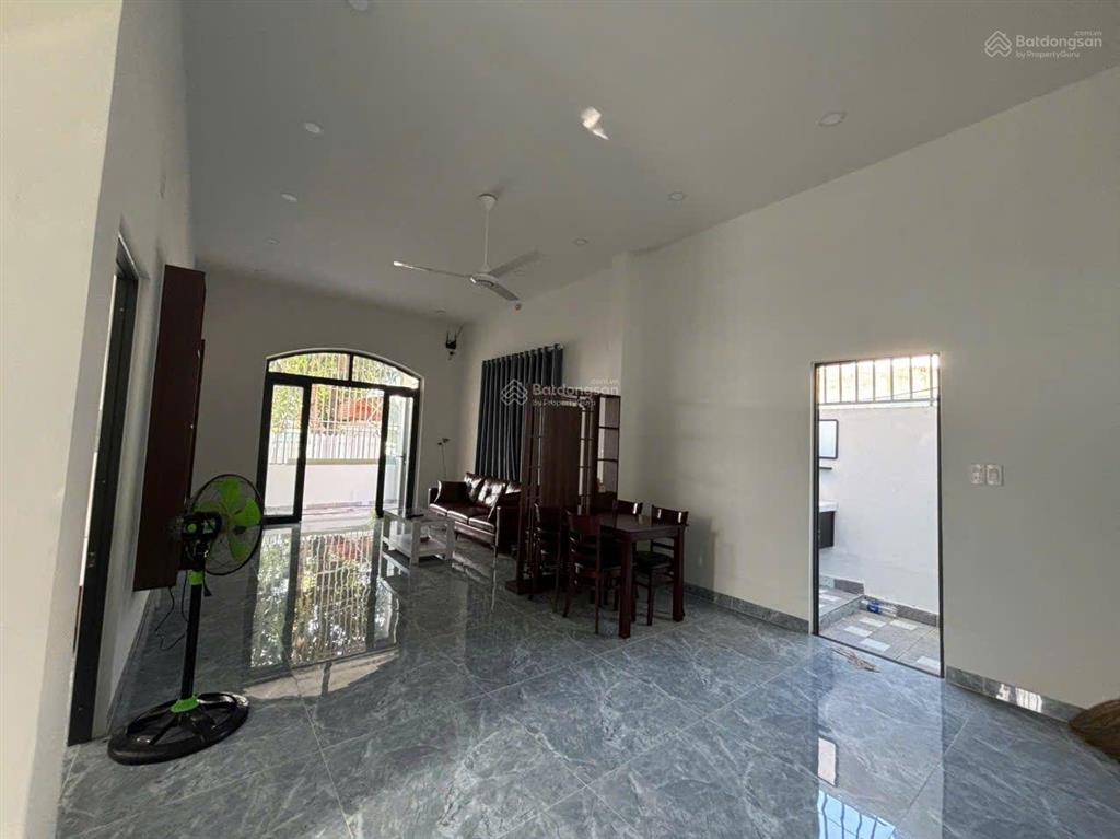 Bán nhà cấp 4, tiếp giáp 3 mặt tiền đường nguyễn khắc viện, bắc nha trang. dt 95m2 cách biển 400m