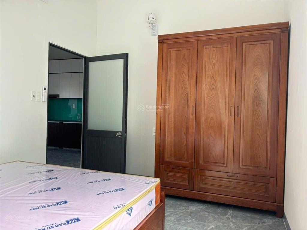 Bán nhà cấp 4, tiếp giáp 3 mặt tiền đường nguyễn khắc viện, bắc nha trang. dt 95m2 cách biển 400m
