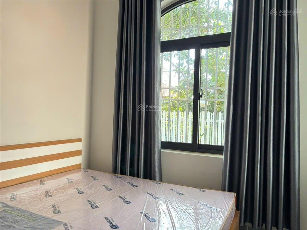 Bán nhà cấp 4, tiếp giáp 3 mặt tiền đường nguyễn khắc viện, bắc nha trang. dt 95m2 cách biển 400m