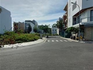 Lô góc 2 mặt tiền bám đường 18m, gần sông và đường vành đai tại dự án kđt vcn phước long. dt 90.5m2