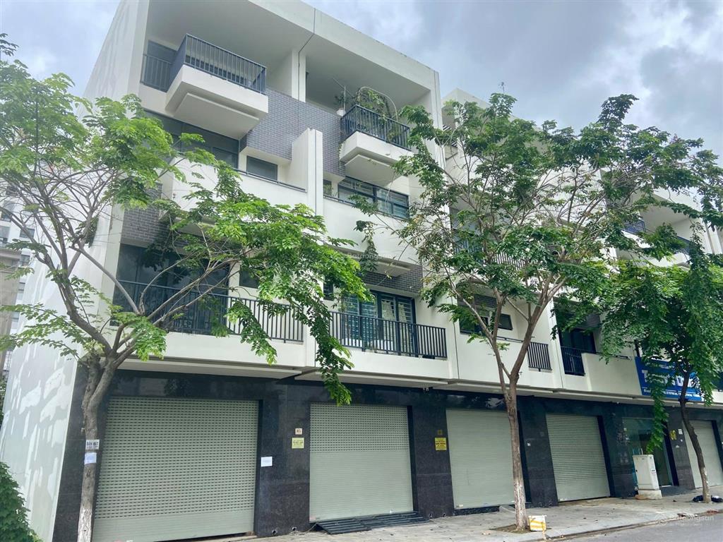 Nhà liền kề xây sẵn vcn phước long 2, căn mặt tiền nhà 4 tầng giá 12t, đất đường a1 đã 90 triệu/m2