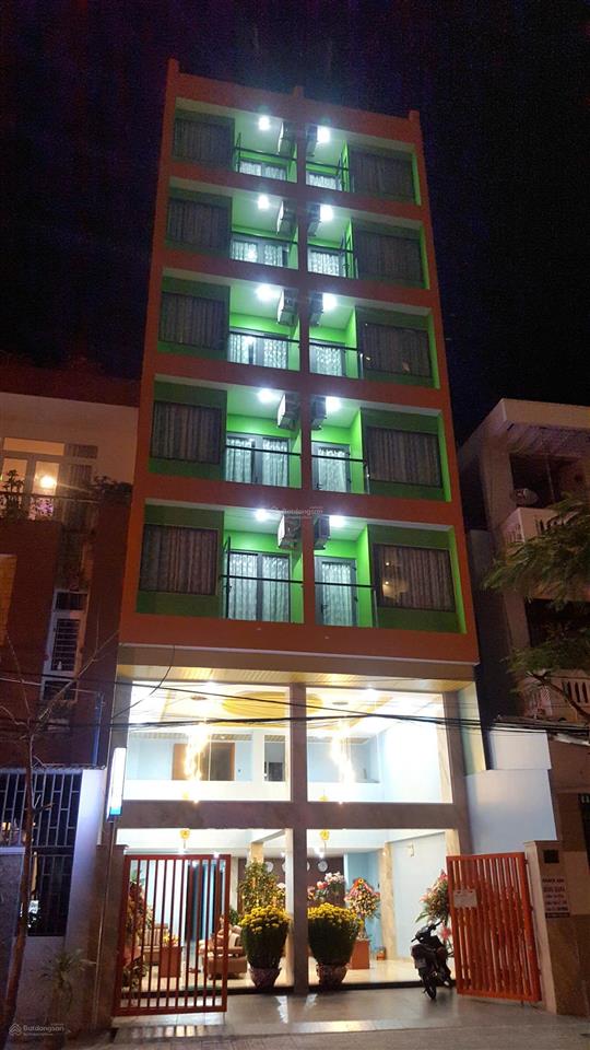 Bán khách sạn 7 tầng đang hoạt động, sát biển  vị trí tập trung khách du lịch  dương hiến quyền