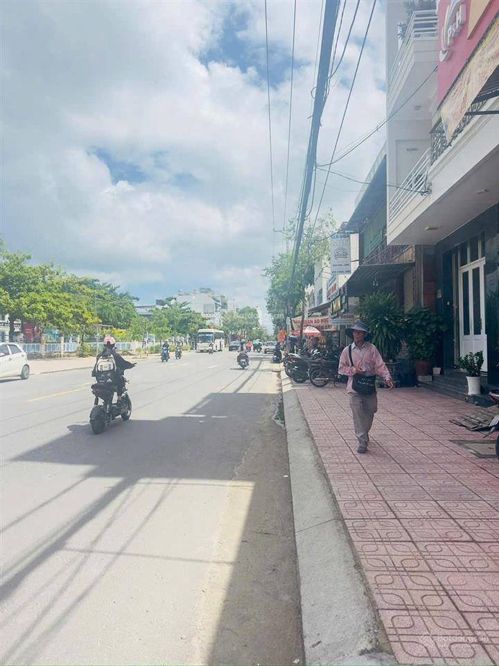 Bán nhà 3 tầng mặt tiền đường điện biên phủ, p. vĩnh hòa, tp. nha trang. dt 74m2 giá 11,8 tỷ