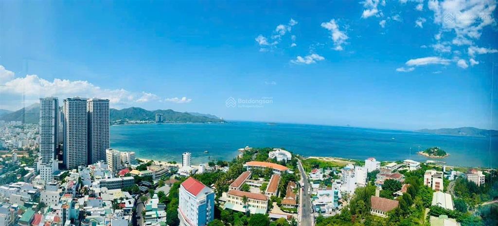 Bán căn góc số 12, giá đầu tư, trực diện biển, tầng cao, nội thất cơ bản