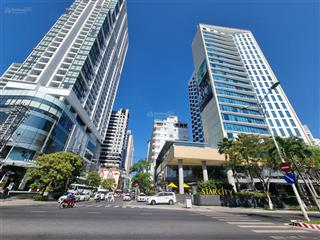 Cần bán khách sạn 3 sao 20 tầng cách đường trần quang khải 1 căn nhà, 70 phòng, cách biển 100 mét