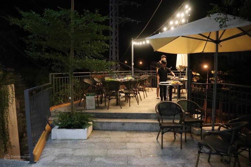 Khách sạn view biển đường trần phú phường vĩnh nguyên 293,2m2, giá 50 tỷ hạ giá còn 38 tỷ