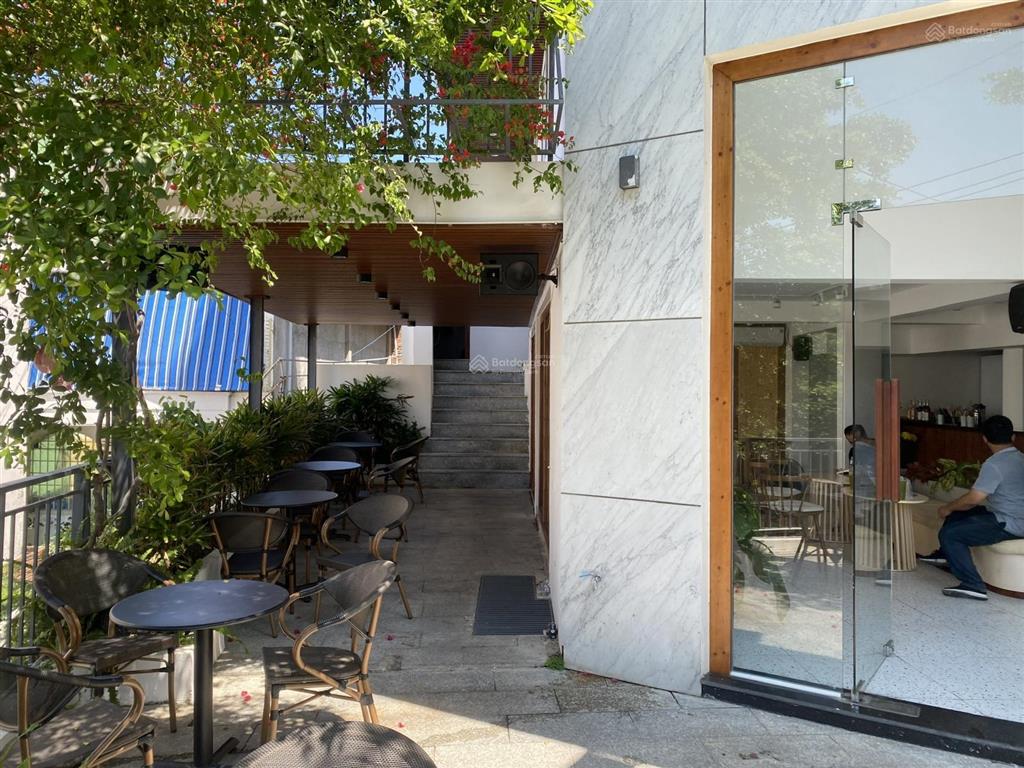 Khách sạn view biển đường trần phú phường vĩnh nguyên 293,2m2, giá 50 tỷ hạ giá còn 38 tỷ