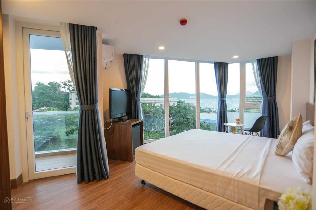 Khách sạn view biển đường trần phú phường vĩnh nguyên 293,2m2, giá 50 tỷ hạ giá còn 38 tỷ