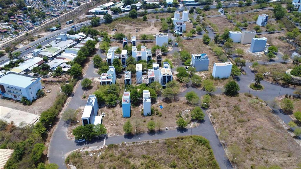 Bán lô góc đông nam giá 25,2tr/m2, lô đông nam từ 1 tỷ 990tr