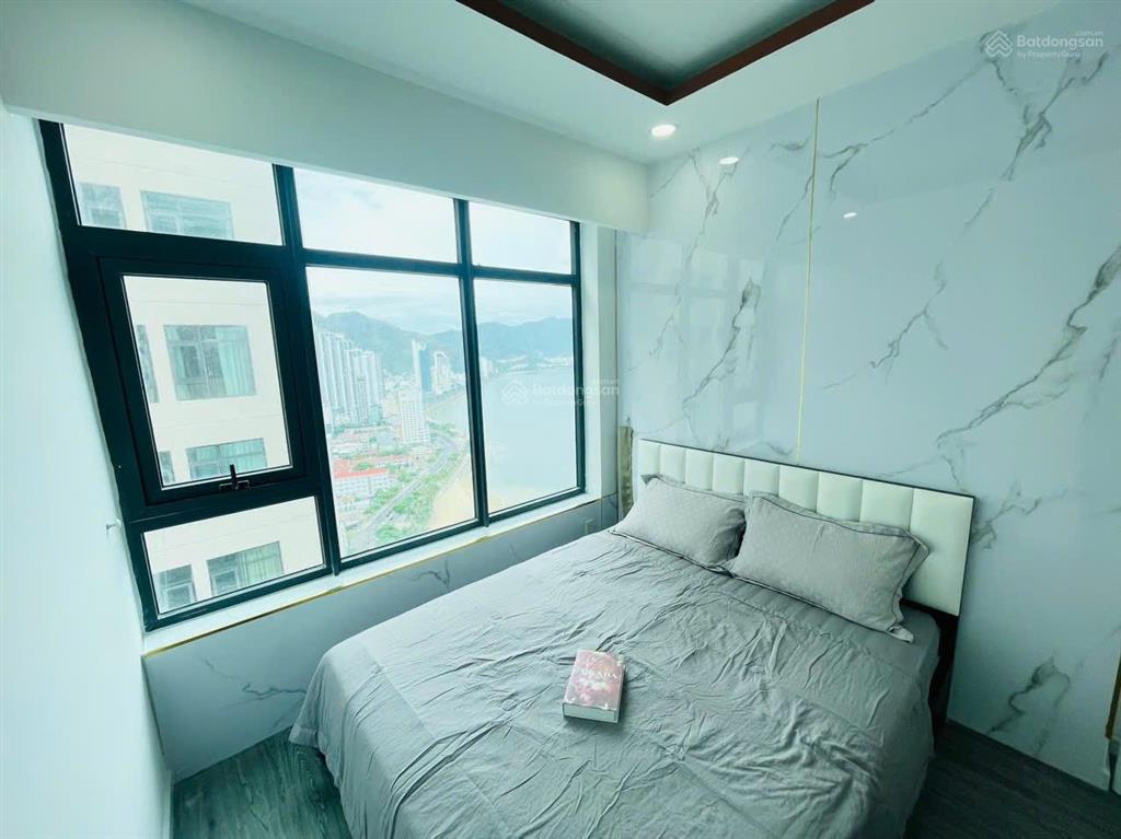 Siêu phẩm trực diện biển dt 70m2 đẹp ngay biển hòn chồng nha trang tầng thấp  vân 0989 880 ***