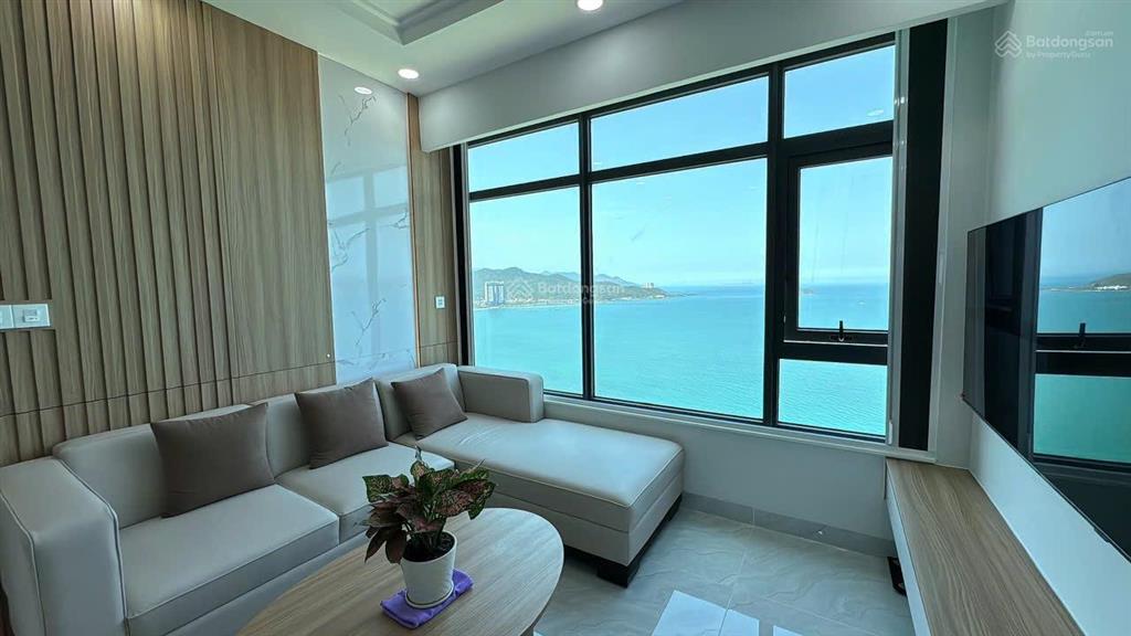 Siêu phẩm góc 02 tòa 0c2b trực diện biển 66m2 nội siêu đẹp  vân 0989 880 ***