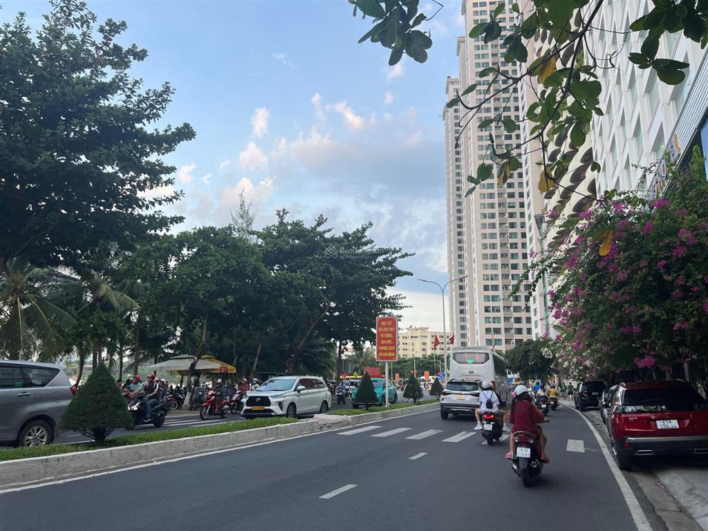 Bán nhà 4 tầng, dt 395m2, đường thống nhất, nha trang, dt sàn sử dụng 1600m2  giá bán 65 tỷ.