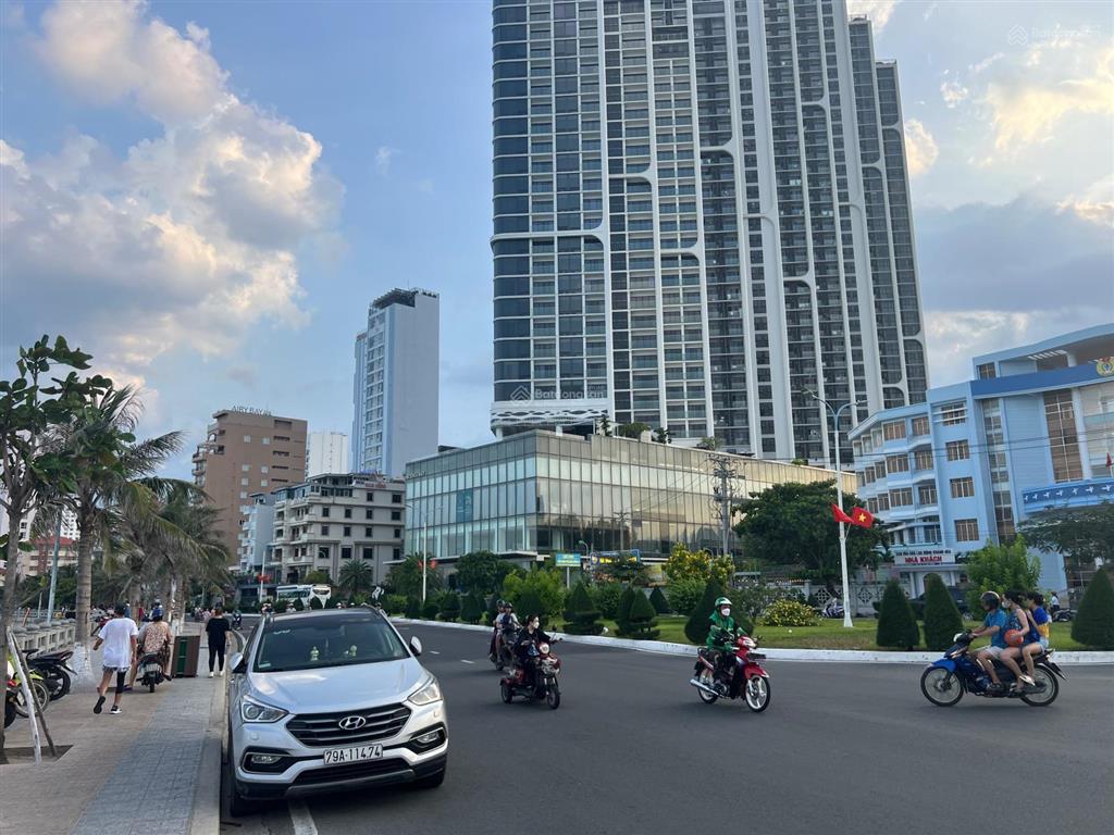 Bán nhà 4 tầng, dt 395m2, đường thống nhất, nha trang, dt sàn sử dụng 1600m2  giá bán 65 tỷ.