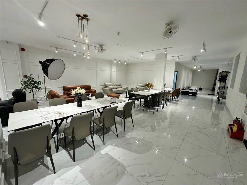 Bán nhà 4 tầng, dt 395m2, đường thống nhất, nha trang, dt sàn sử dụng 1600m2  giá bán 65 tỷ.