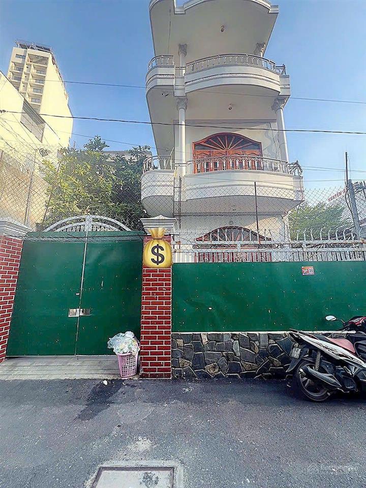 Cần bán 12,5 tỷ. nhà 4 tầng đường nguyễn biểu b1, bắc nha trang, dt 151m2 (ngang 7,5m) gần biển.