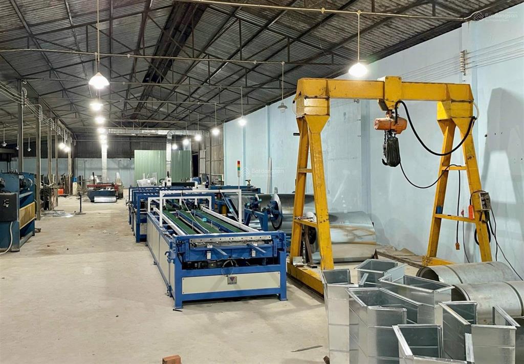 Bán nhà xưởng tại tân quý tây, bình chánh, tp. hồ chí minh. dt 2400m2 (ngang 30m) giá 12,5tr/m2