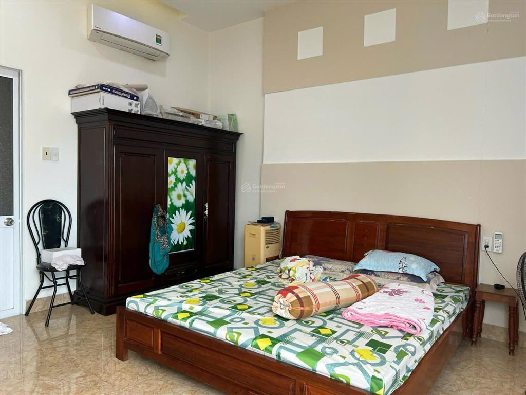Bán 9,7 tỷ, nhà 3 tầng hẻm mai xuân thưởng, nha trang, dt 213m2 (ngang 8m) hướng đông, có 5pn