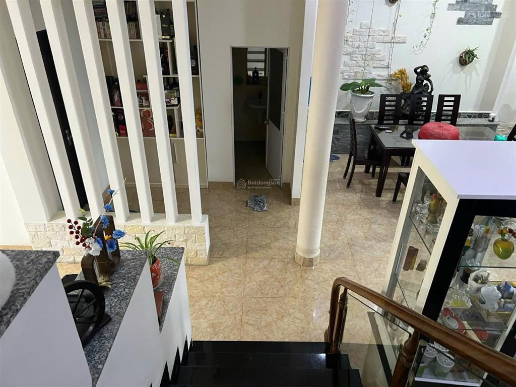 Bán 9,7 tỷ, nhà 3 tầng hẻm mai xuân thưởng, nha trang, dt 213m2 (ngang 8m) hướng đông, có 5pn