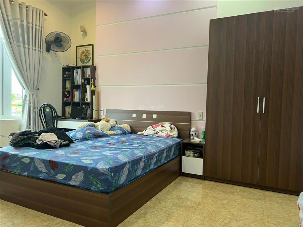 Bán 9,7 tỷ, nhà 3 tầng hẻm mai xuân thưởng, nha trang, dt 213m2 (ngang 8m) hướng đông, có 5pn