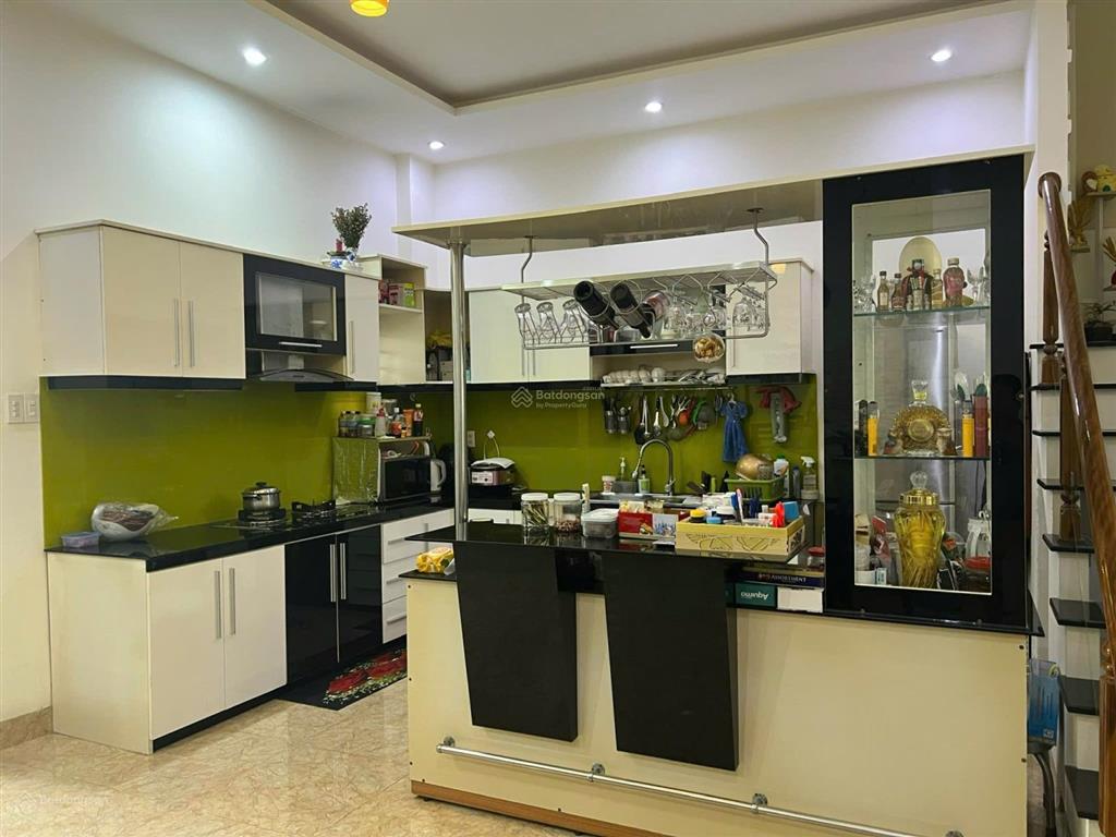 Bán 9,7 tỷ, nhà 3 tầng hẻm mai xuân thưởng, nha trang, dt 213m2 (ngang 8m) hướng đông, có 5pn