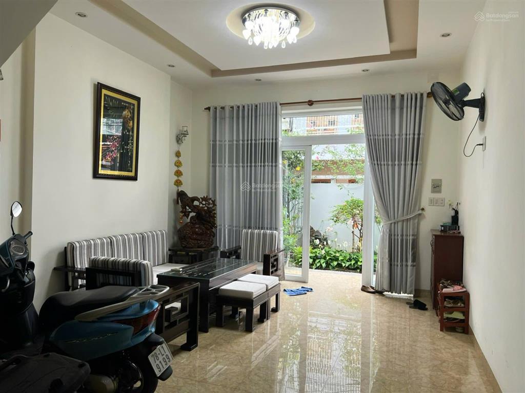 Bán 9,7 tỷ, nhà 3 tầng hẻm mai xuân thưởng, nha trang, dt 213m2 (ngang 8m) hướng đông, có 5pn
