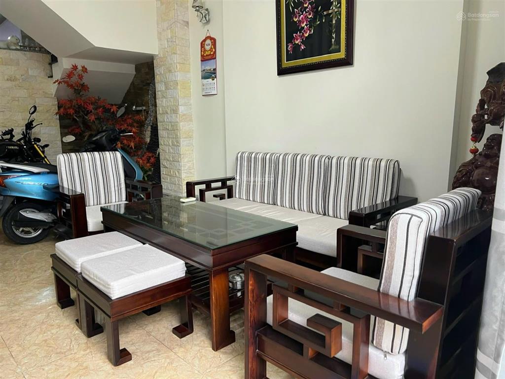 Bán 9,7 tỷ, nhà 3 tầng hẻm mai xuân thưởng, nha trang, dt 213m2 (ngang 8m) hướng đông, có 5pn