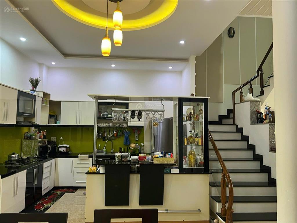 Bán 9,7 tỷ, nhà 3 tầng hẻm mai xuân thưởng, nha trang, dt 213m2 (ngang 8m) hướng đông, có 5pn