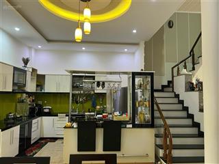 Bán nhà 3 tầng gần biển nha trang, dt 213m2 (ngang 8m) hướng đông, có 5pn  giá bán 9,5 tỷ
