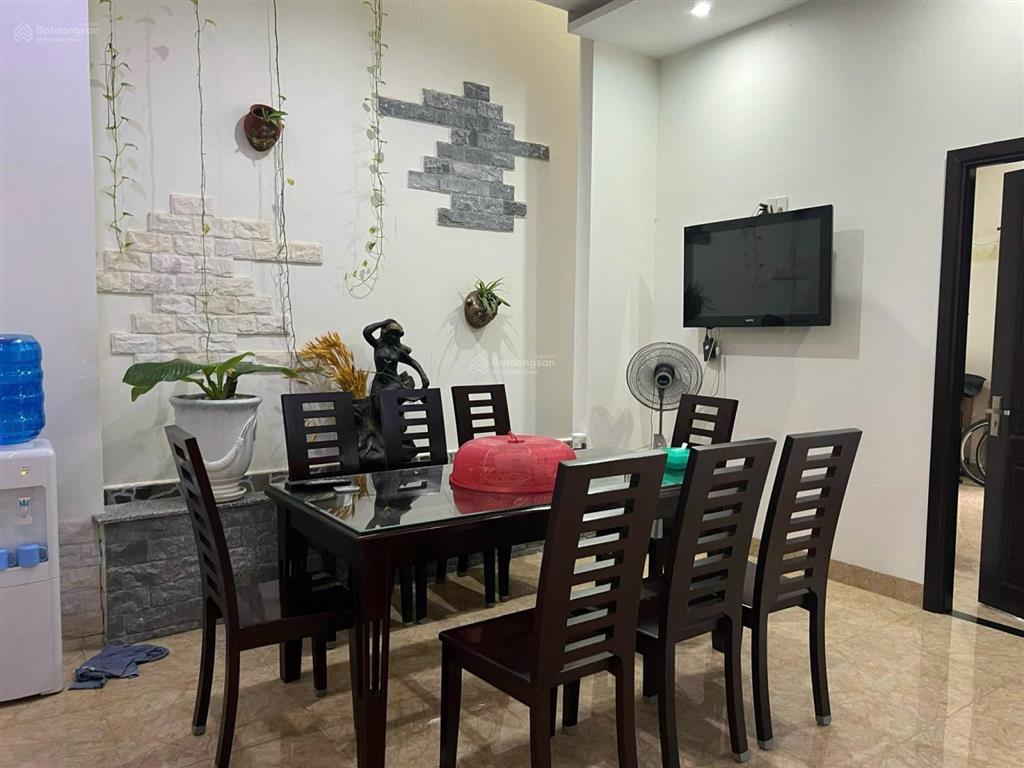 Bán 9,7 tỷ, nhà 3 tầng hẻm mai xuân thưởng, nha trang, dt 213m2 (ngang 8m) hướng đông, có 5pn