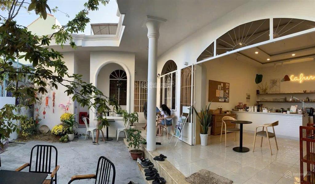 Cần bán 10,8 tỷ. nhà hẻm bắc sơn, vĩnh hải, nha trang. dt 223m2 (ngang 10m)  gần biển, gần chợ.