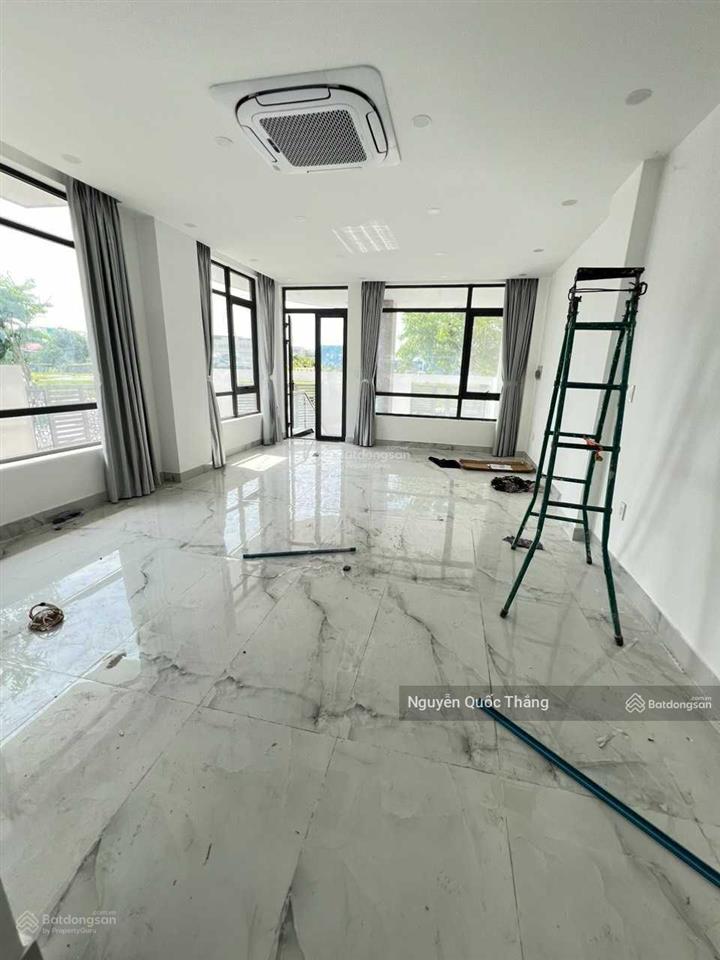 Chủ nhà bán căn góc 2 mặt tiền đường số 5, dt 8x20m, trường học emassi, đường lớn 25m ô tô