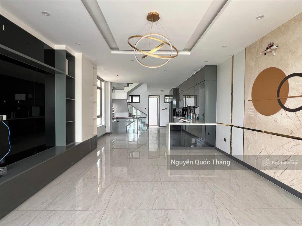 Chủ nhà bán căn góc 2 mặt tiền đường số 5, dt 8x20m, trường học emassi, đường lớn 25m ô tô