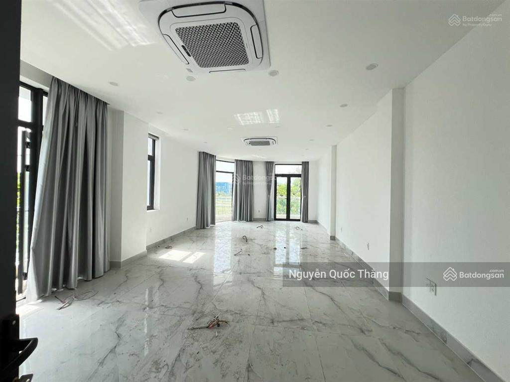 Chủ nhà bán căn góc 2 mặt tiền đường số 5, dt 8x20m, trường học emassi, đường lớn 25m ô tô
