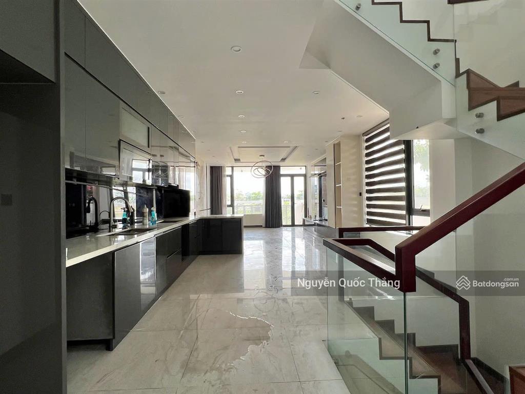 Chủ nhà bán căn góc 2 mặt tiền đường số 5, dt 8x20m, trường học emassi, đường lớn 25m ô tô