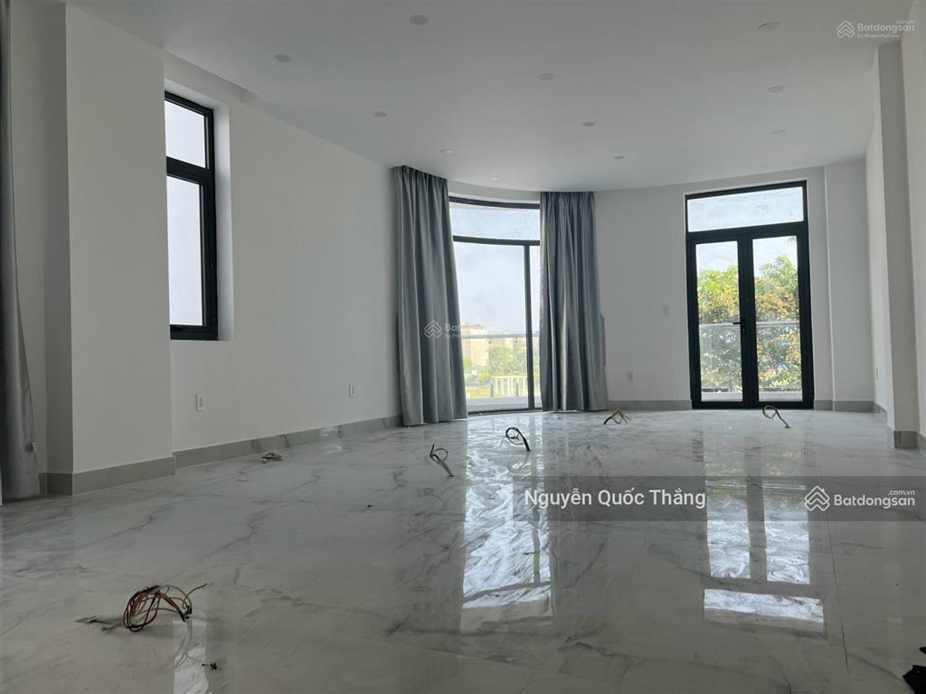 Chủ nhà bán căn góc 2 mặt tiền đường số 5, dt 8x20m, trường học emassi, đường lớn 25m ô tô