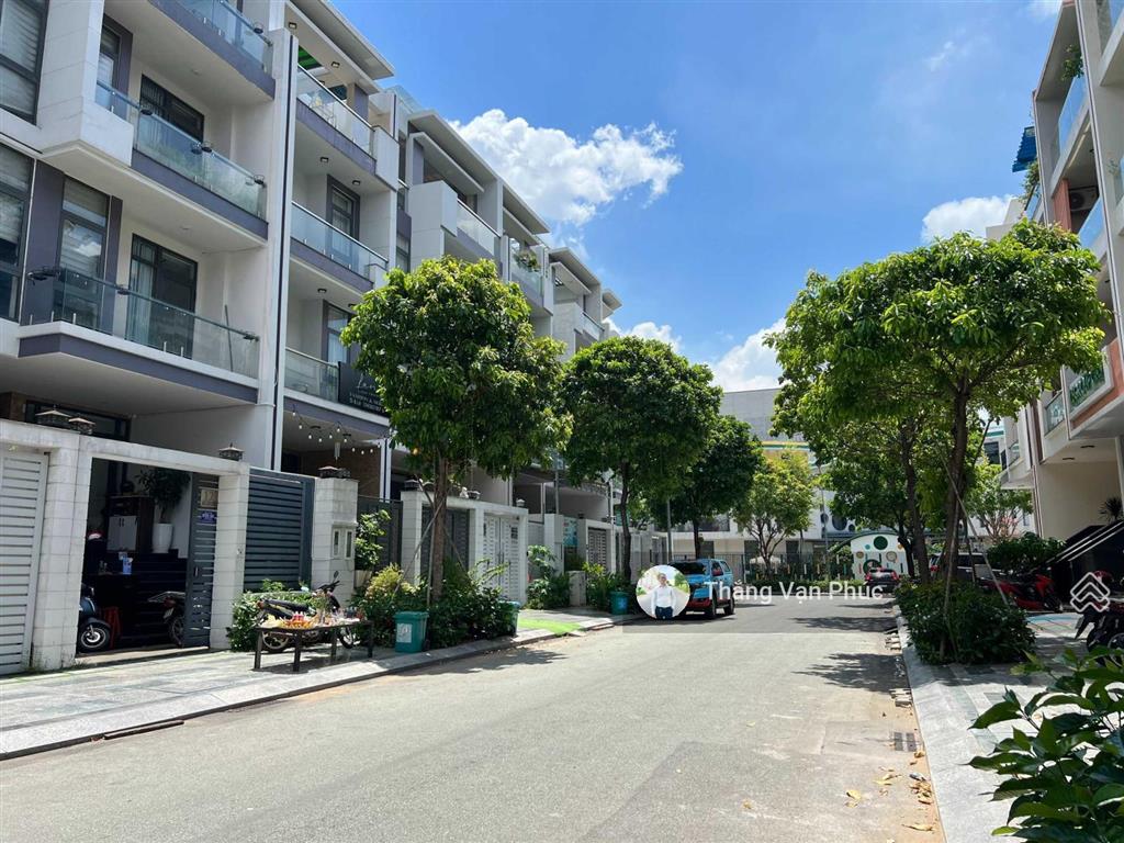 Căn giá tốt 19 tỷ 800 hoàn thiện nội thất cao cấp, vạn phúc city, gần ngay trường học và hồ bơi