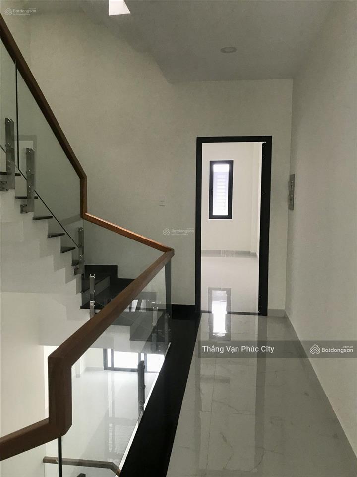 Cho thuê nhà 5x21m giá 35 triệu kđt vạn phúc city, hoàn thiện hầm 4 tầng phù hợp văn phòng và ở