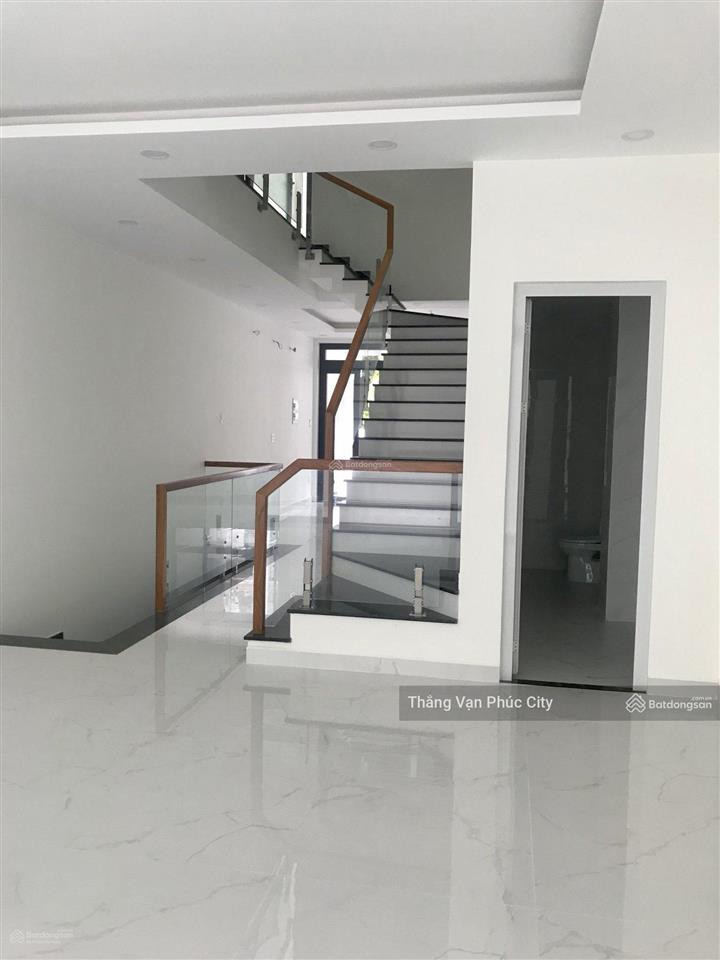 Cho thuê nhà 5x21m giá 35 triệu kđt vạn phúc city, hoàn thiện hầm 4 tầng phù hợp văn phòng và ở