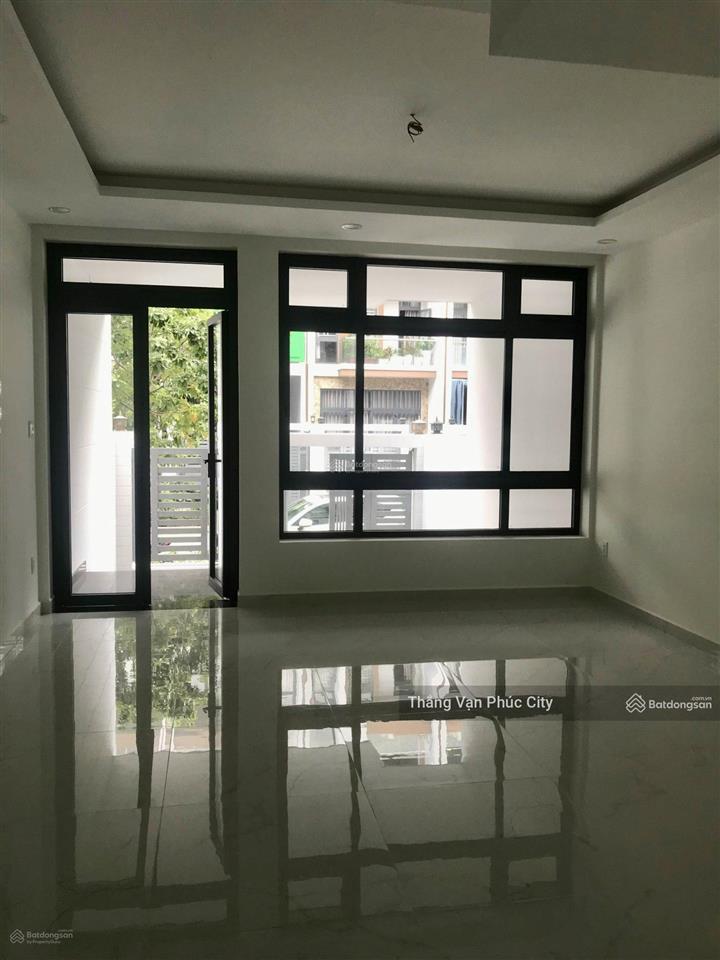 Cho thuê nhà 5x21m giá 35 triệu kđt vạn phúc city, hoàn thiện hầm 4 tầng phù hợp văn phòng và ở