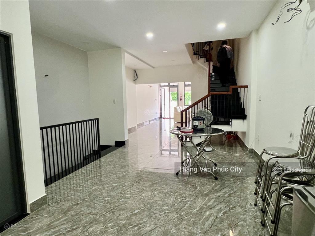 Cho thuê nhà 5x21m giá 35 triệu kđt vạn phúc city, hoàn thiện hầm 4 tầng phù hợp văn phòng và ở