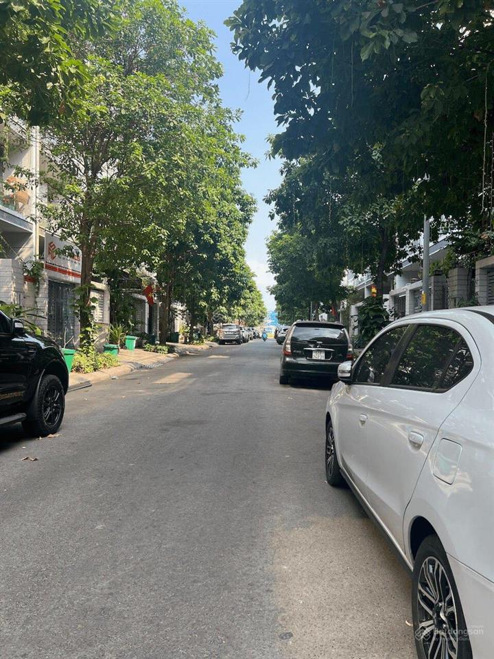 Cho thuê nguyên căn vạn phúc city giá 33 triệu hoàn thiện cao cấp mới đẹp, ở và làm văn phòng