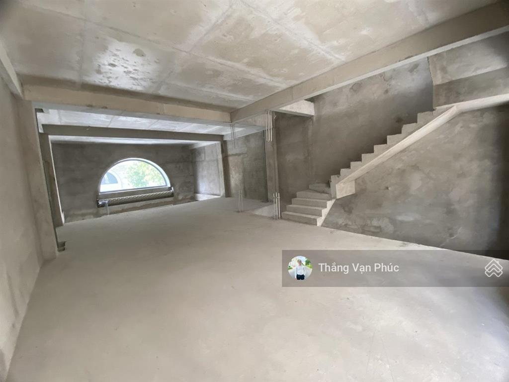 Với 33 tỷ 500 sở hữu căn nhà siêu đẹp, ngay trung tâm phố đi bộ, hầm 5 tầng dtsd 700m2, hiện đại