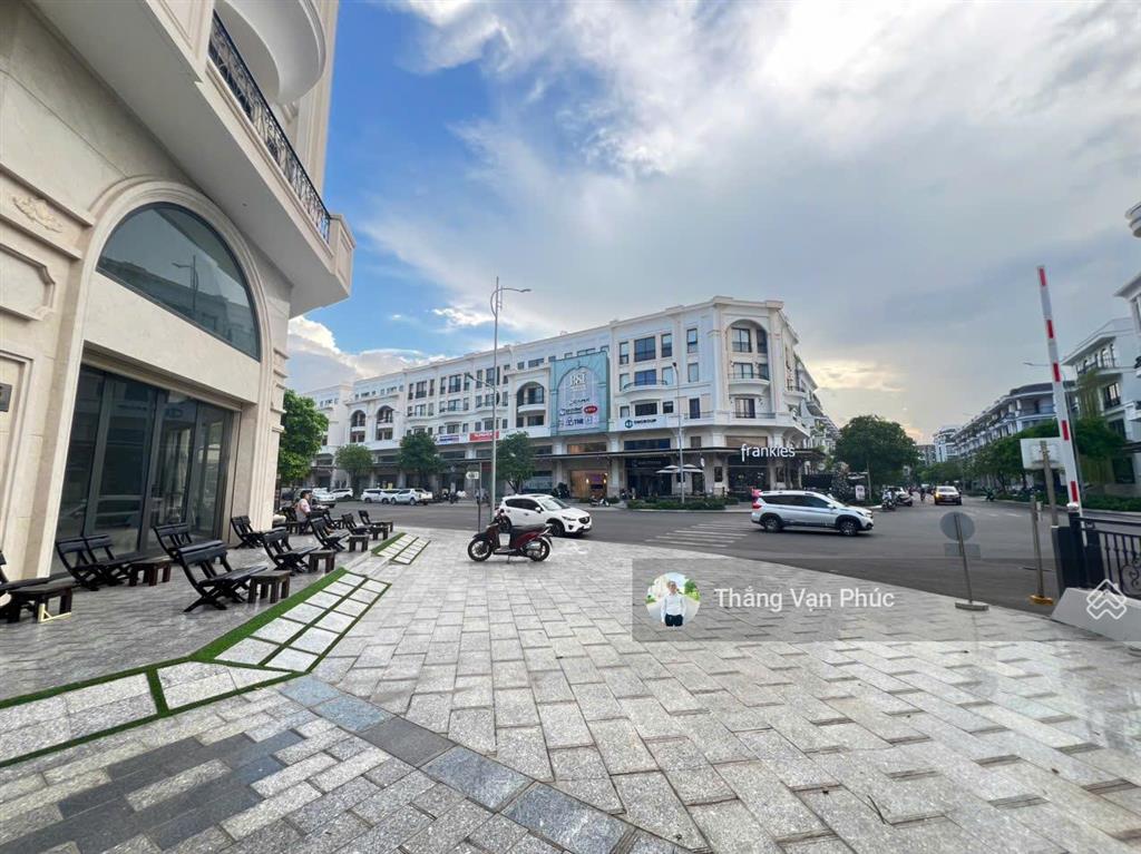Với 33 tỷ 500 sở hữu căn nhà siêu đẹp, ngay trung tâm phố đi bộ, hầm 5 tầng dtsd 700m2, hiện đại
