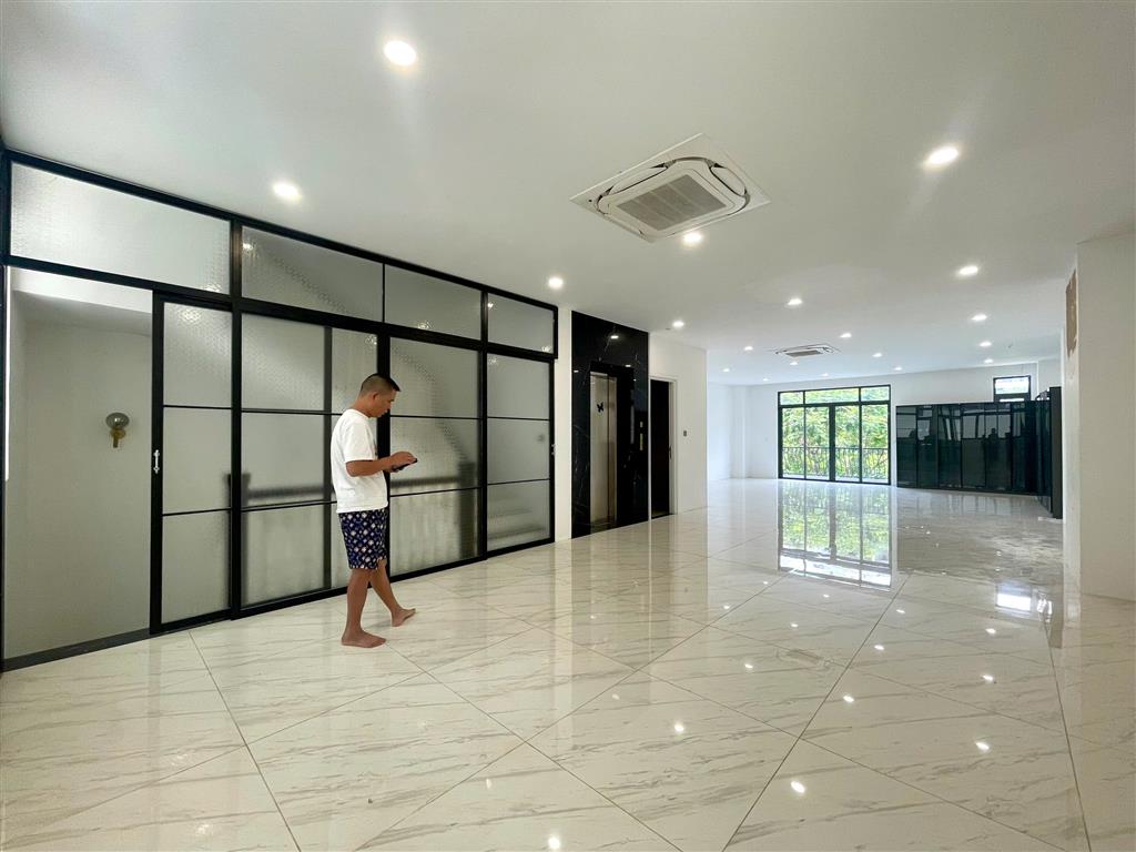 Chủ cần bán mặt tiền nguyễn thị nhung, 9x20m, tòa nhà 6 tầng hoàn thiện, kinh doanh tốt, đường lớn