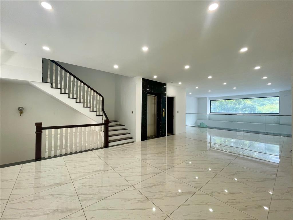 Chủ cần bán mặt tiền nguyễn thị nhung, 9x20m, tòa nhà 6 tầng hoàn thiện, kinh doanh tốt, đường lớn