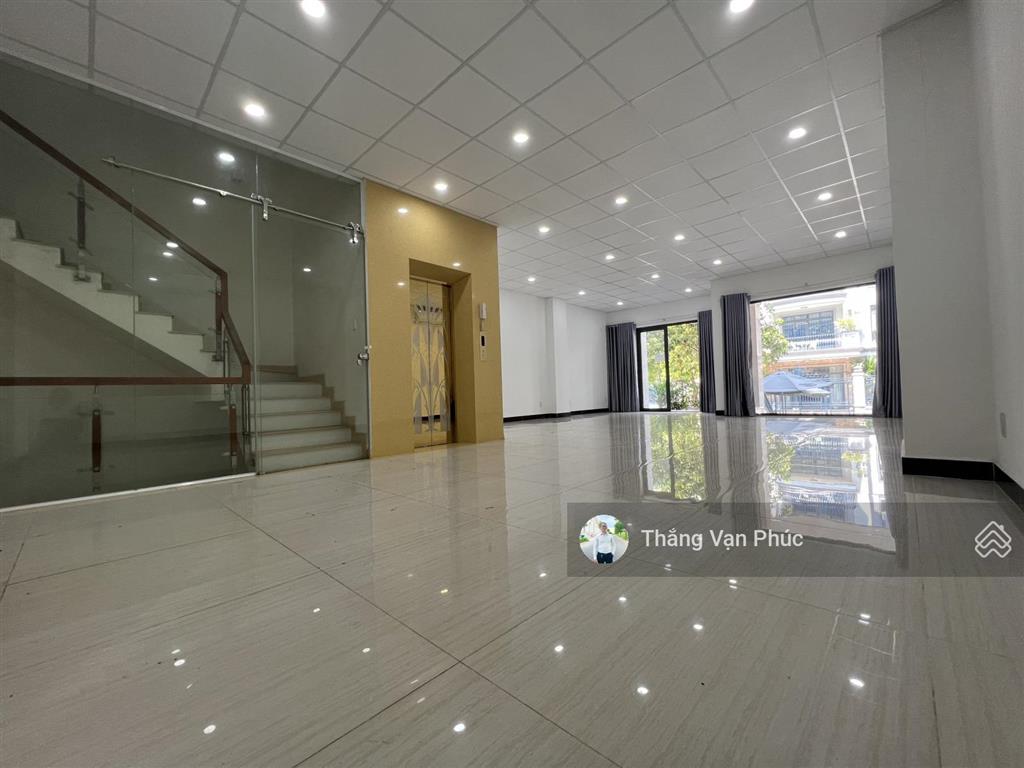 Chủ nhà thân gửi bán nhà đường 36, vạn phúc city, hoàn thiện cao cấp, đang cho thuê, giá tốt đầu tư